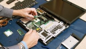 computer reparatie laptop uit elkaar